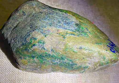 翡翠原石的癣——详解各种癣的特征